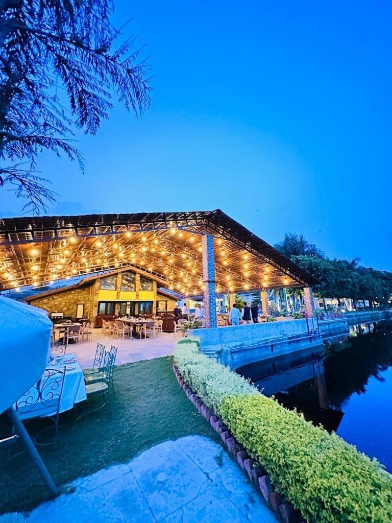 Shikarbadi Hotel - By The Lake Heritage By Hrh Group Of Hotels Удайпур Экстерьер фото